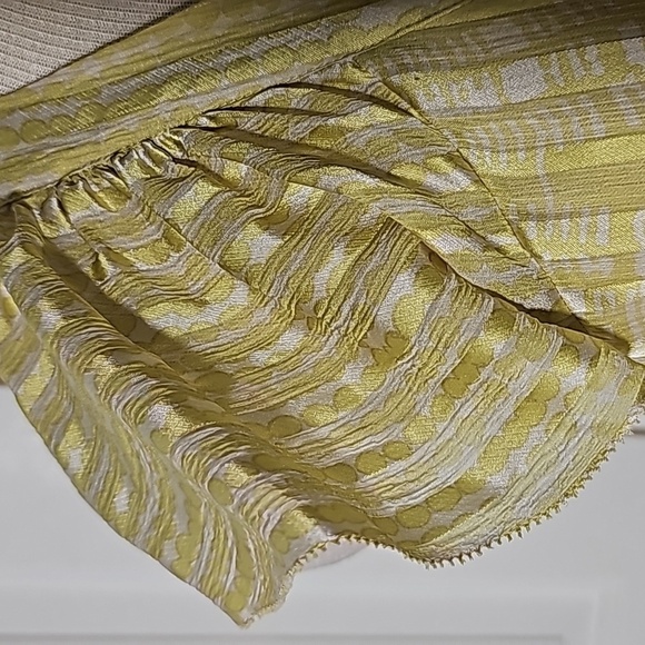 BCBG MAXAZRIA Women's wrap blouse with ruffle sleeves tie in back. Size XS. - Picture 2 of 8